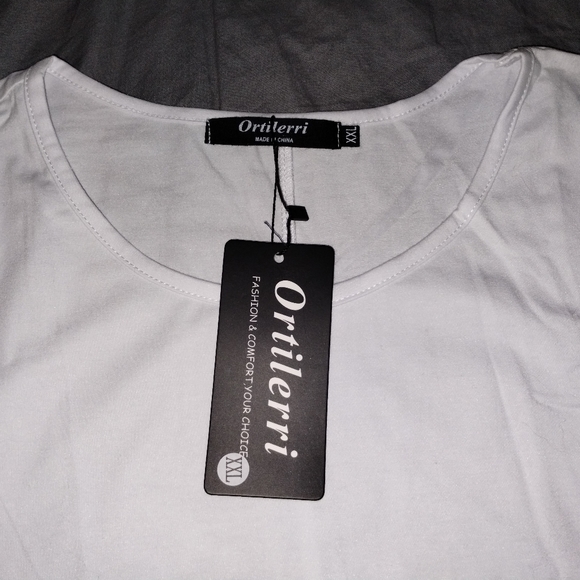 Ortilerri Women's Oversized White Short Sleeve Shirt - Picture 3 of 7